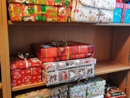 k-weihnachtsgeschenkesoskinderdorf (7)